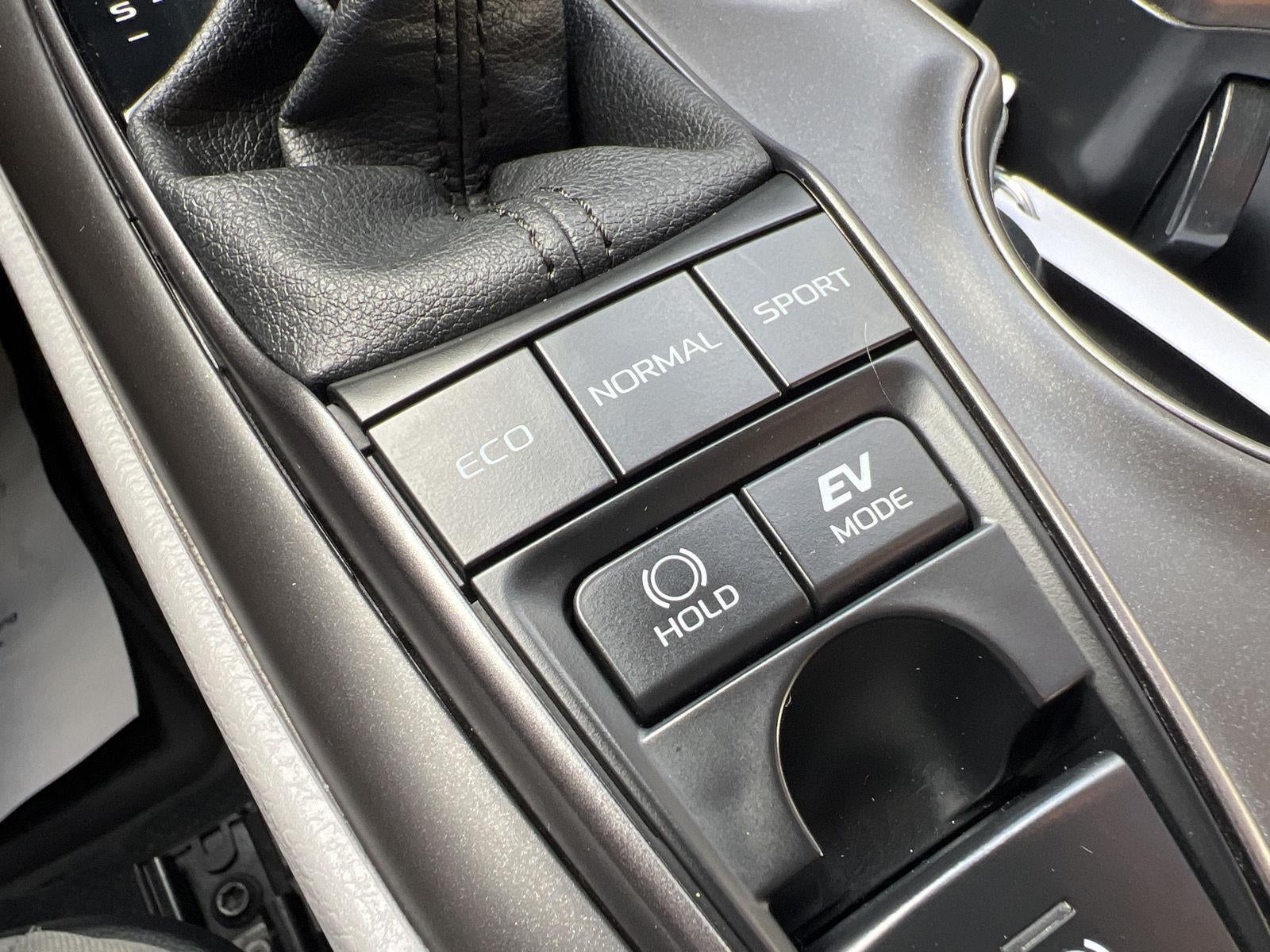 2024 Toyota Camry Hybrid SE