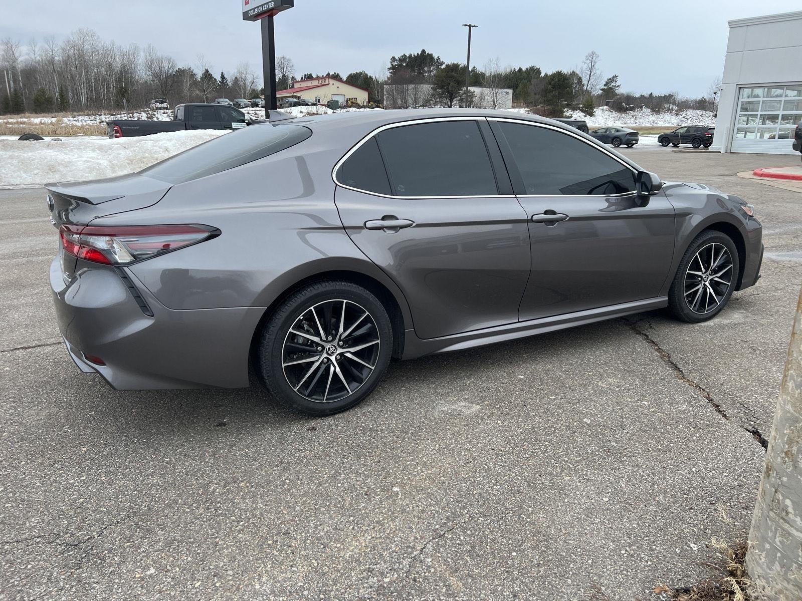 2024 Toyota Camry Hybrid SE