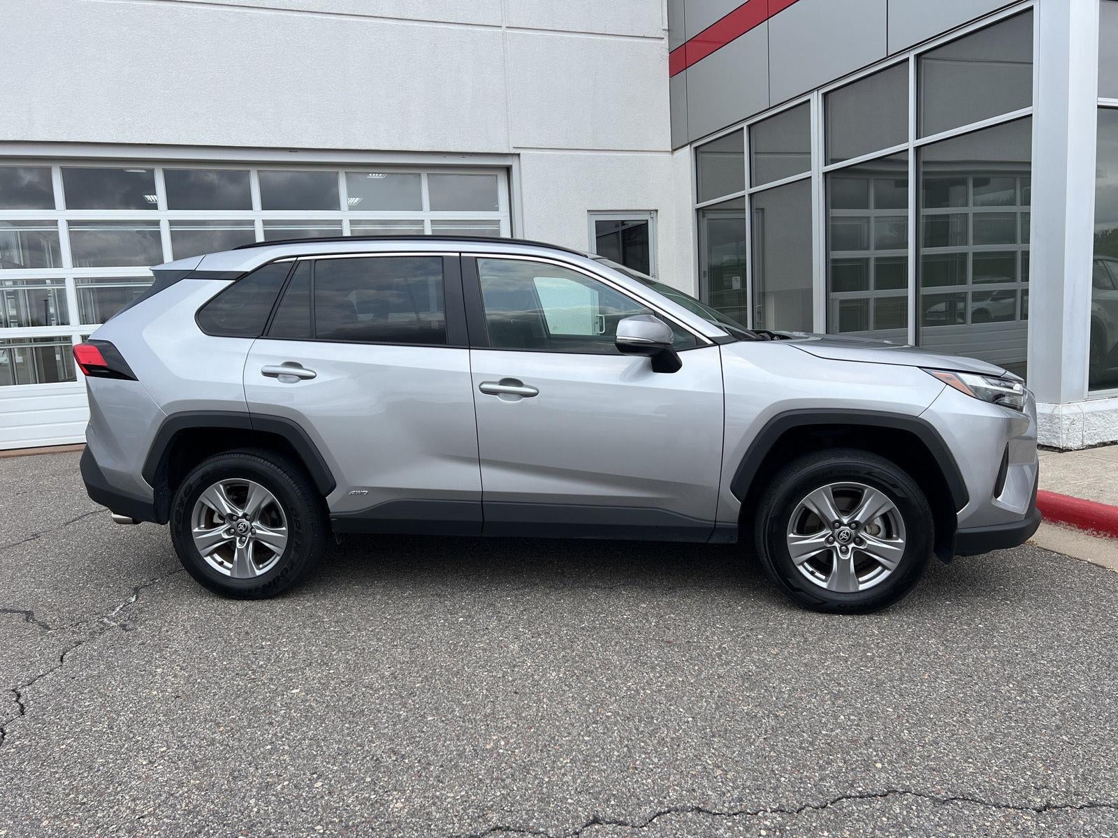2025 Toyota Rav4 Hybrid XLE