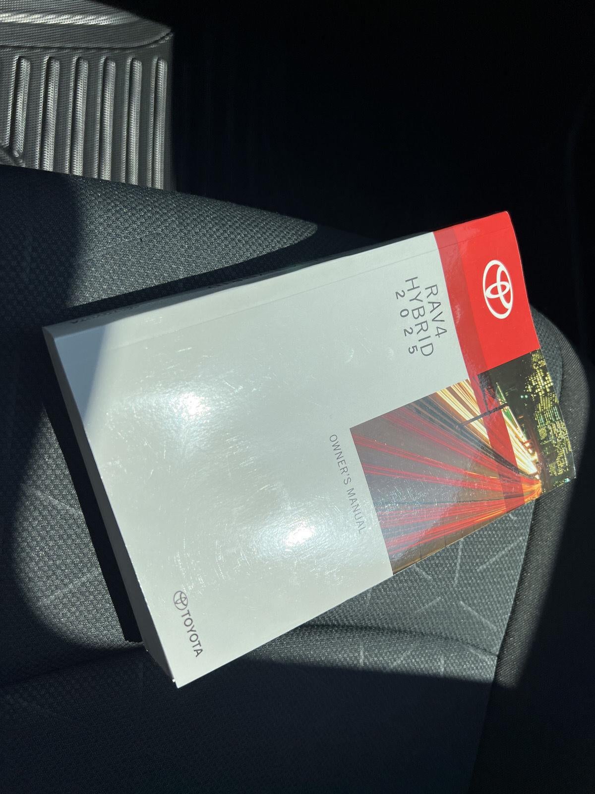 2025 Toyota Rav4 Hybrid XLE