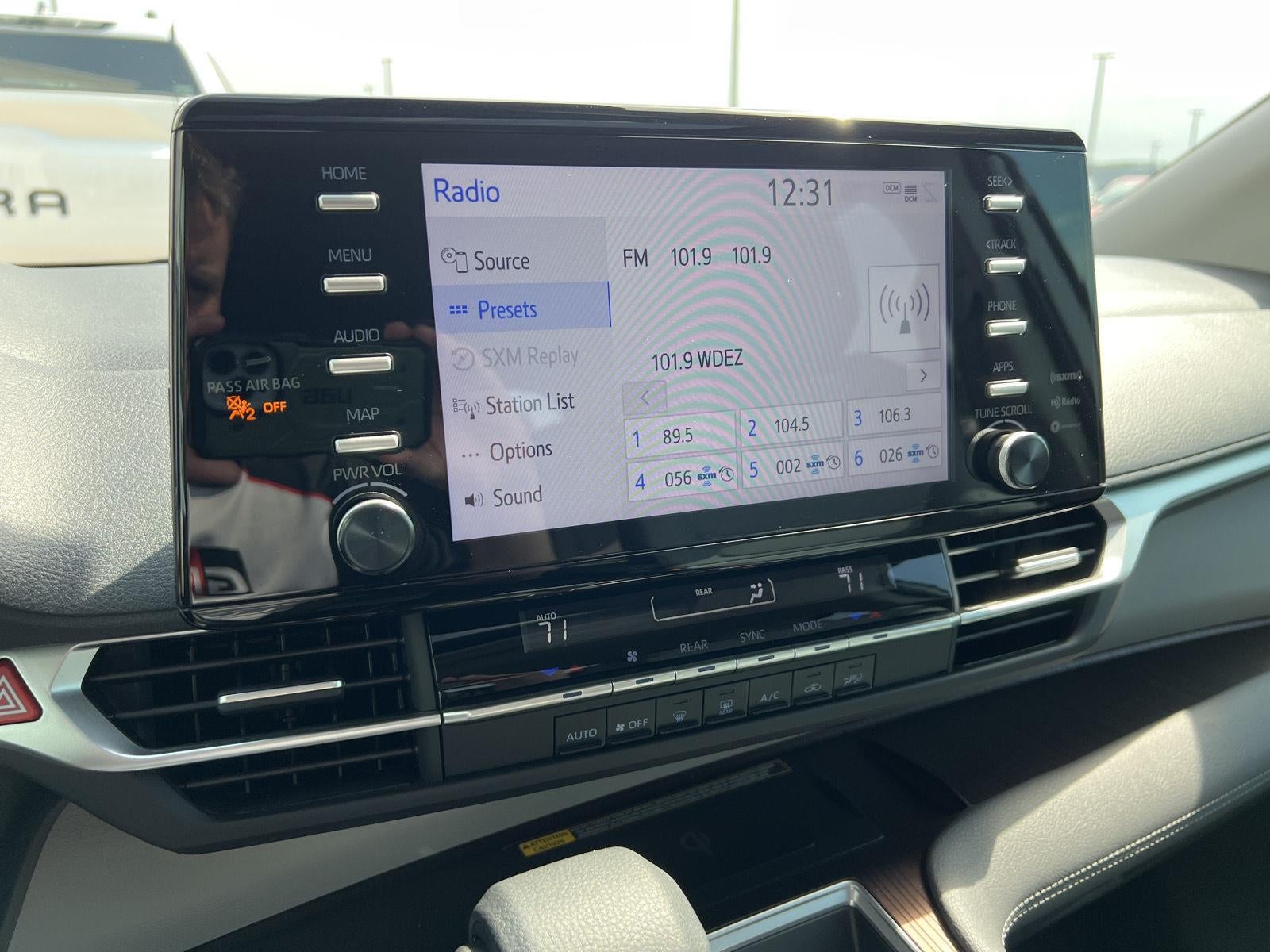 2024 Toyota Sienna LE