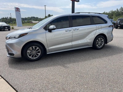2024 Toyota Sienna LE