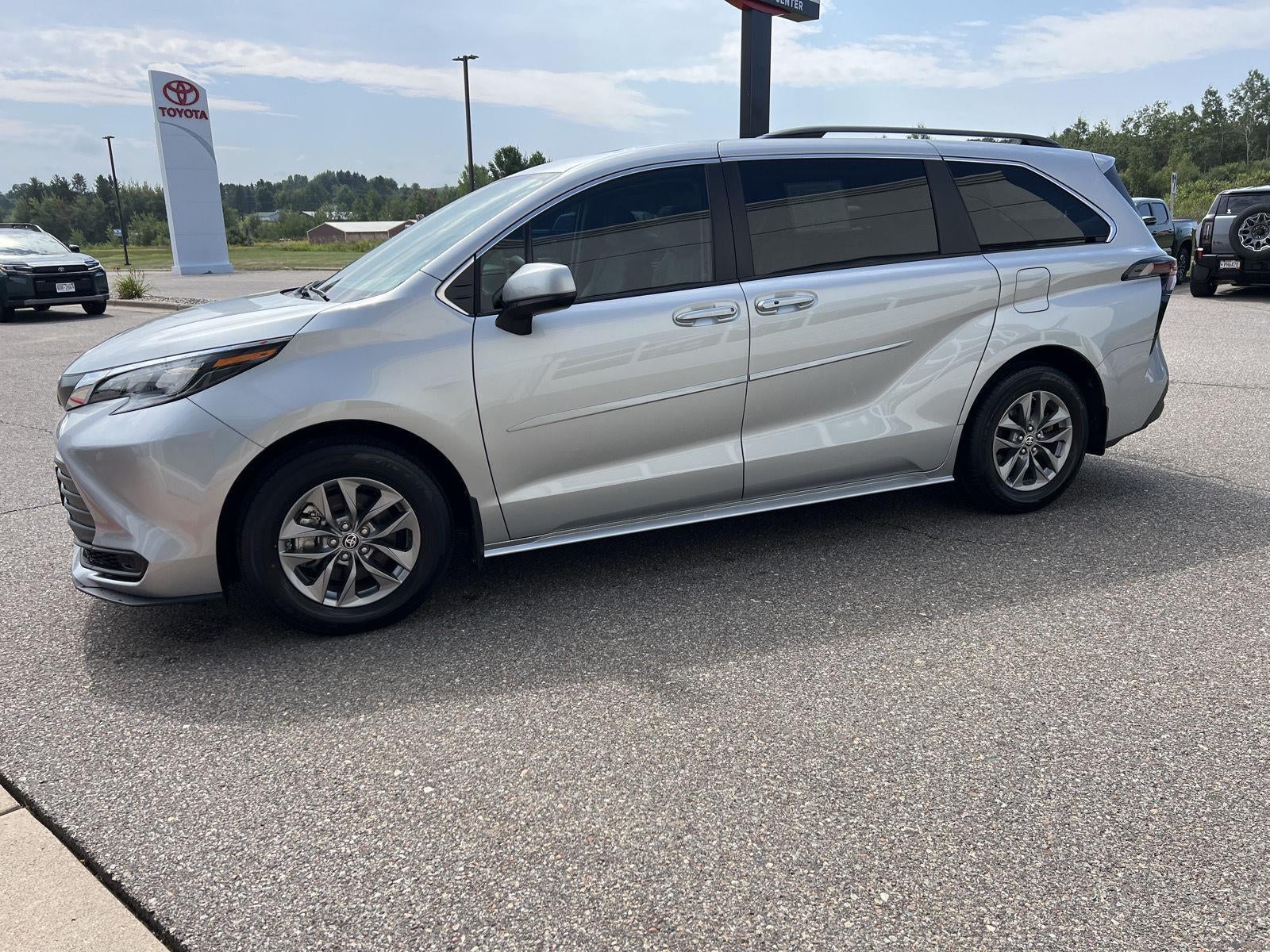 2024 Toyota Sienna LE