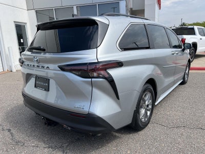 2024 Toyota Sienna LE