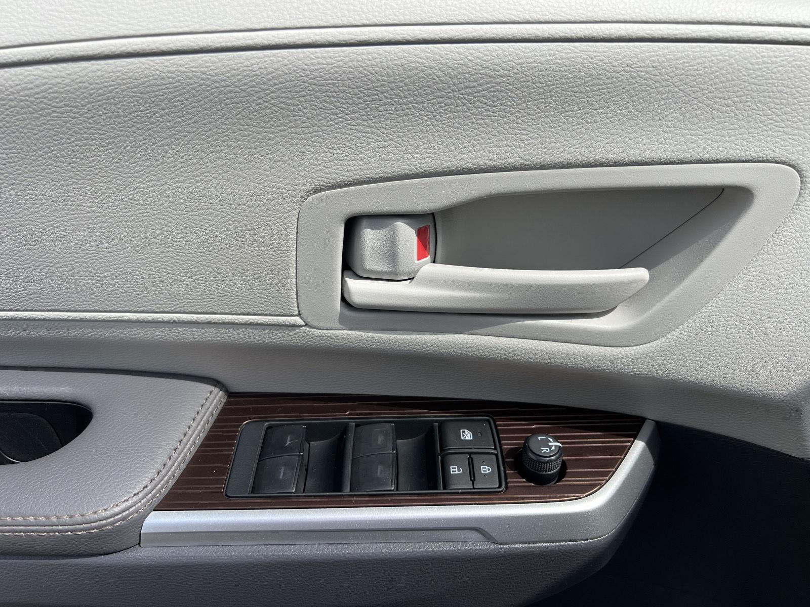 2024 Toyota Sienna LE