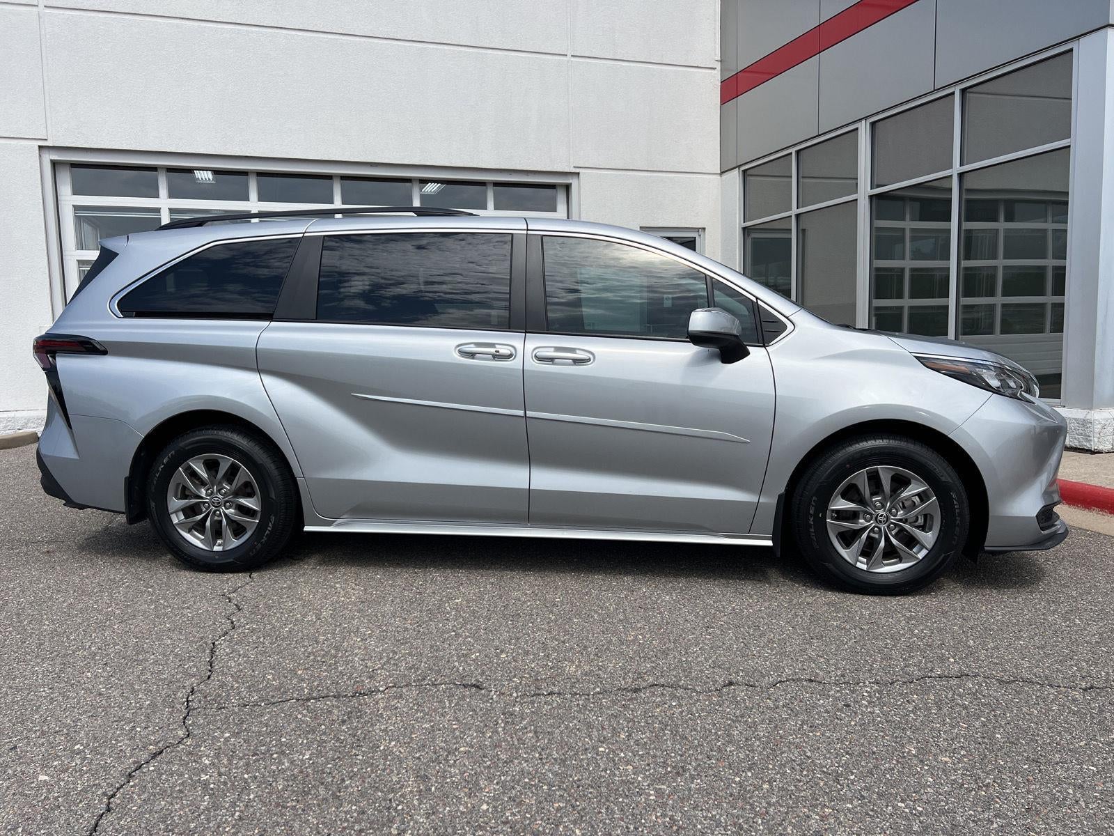 2024 Toyota Sienna LE
