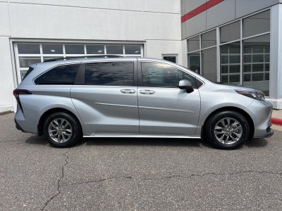 2024 Toyota Sienna LE