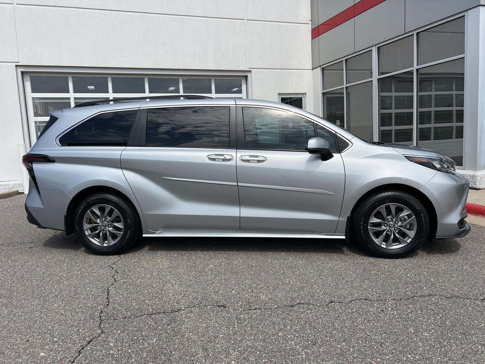 2024 Toyota Sienna LE