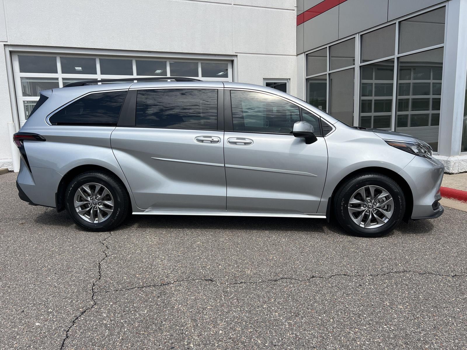 2024 Toyota Sienna LE