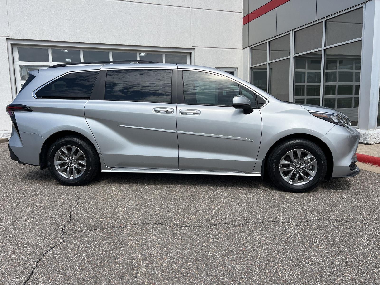 2024 Toyota Sienna LE