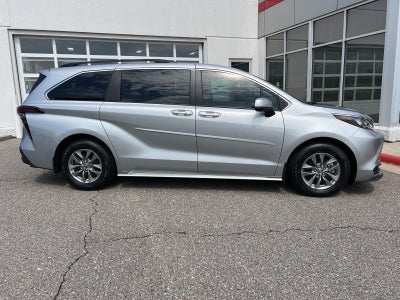 2024 Toyota Sienna LE