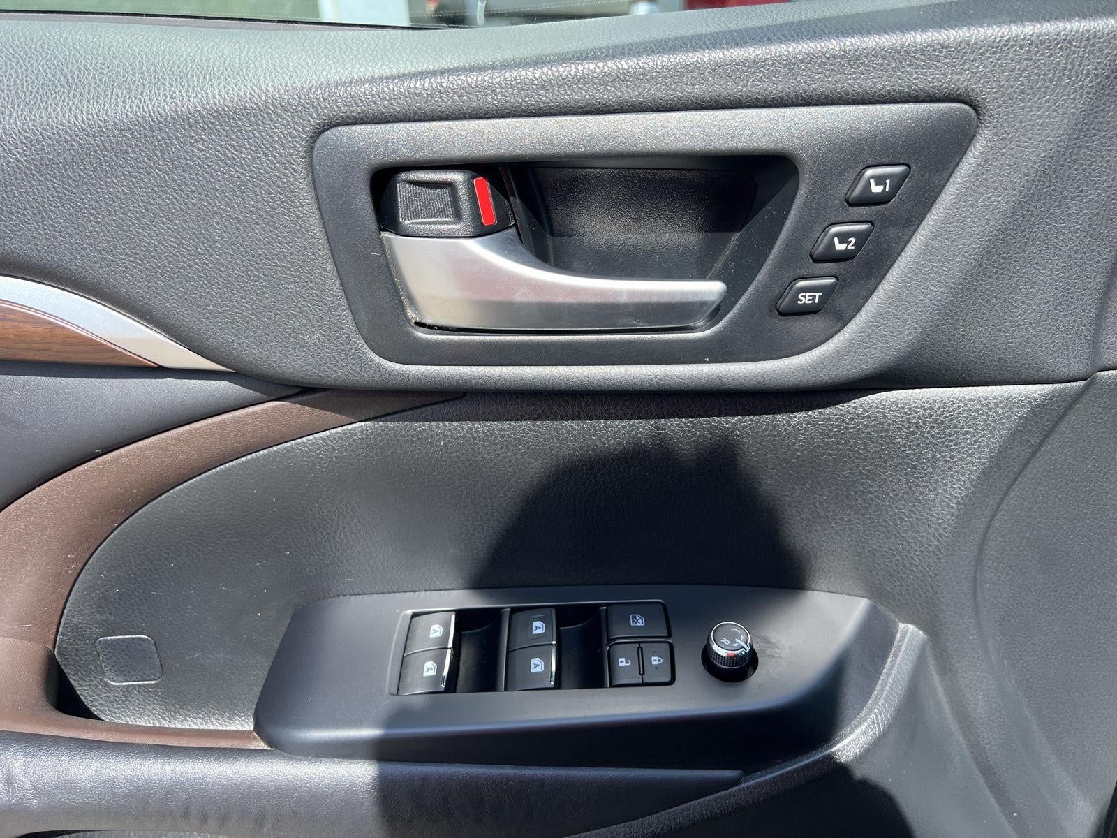 2016 Toyota Highlander Limited Platinum