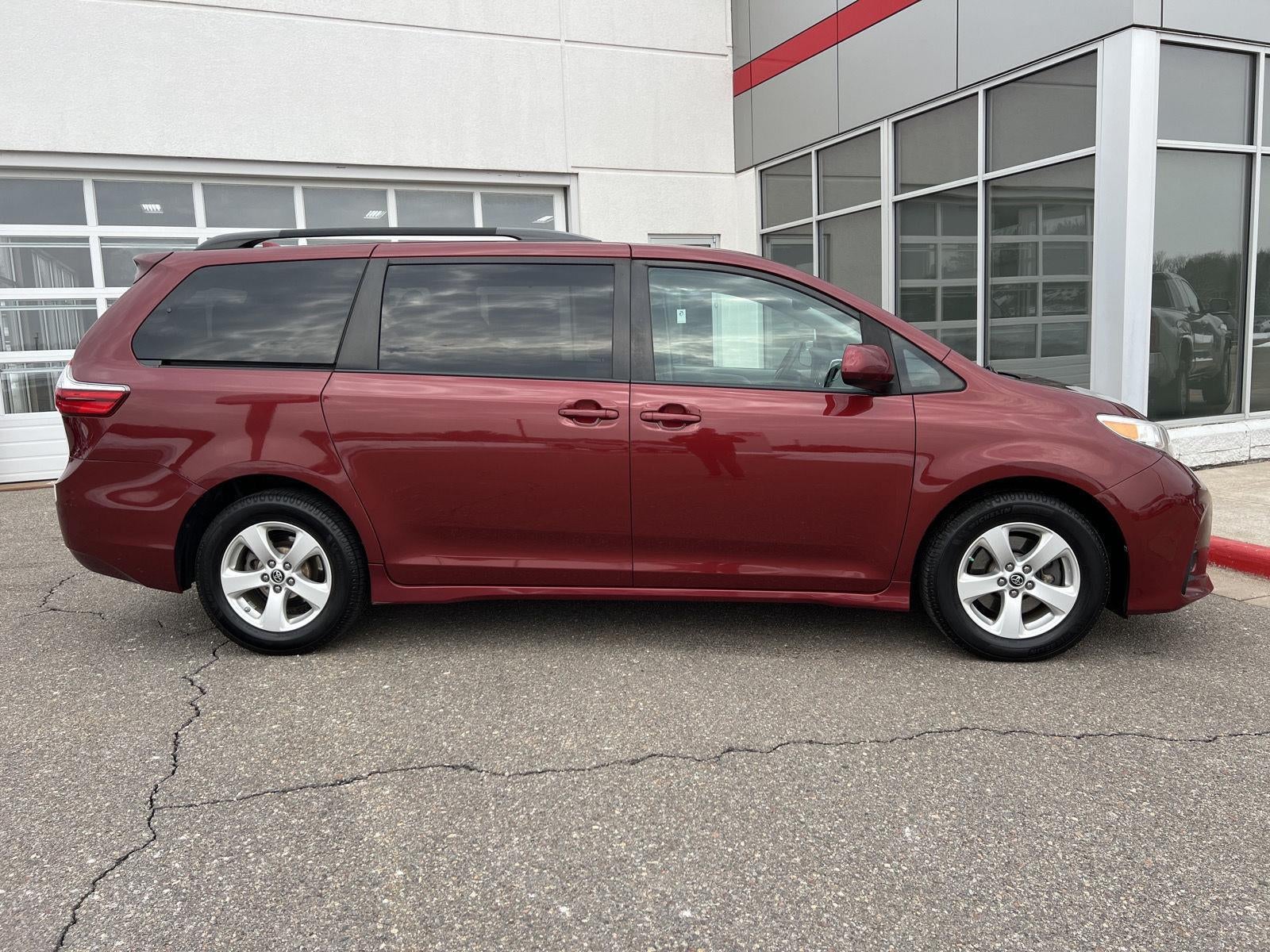 2019 Toyota SIENNA MINIVAN