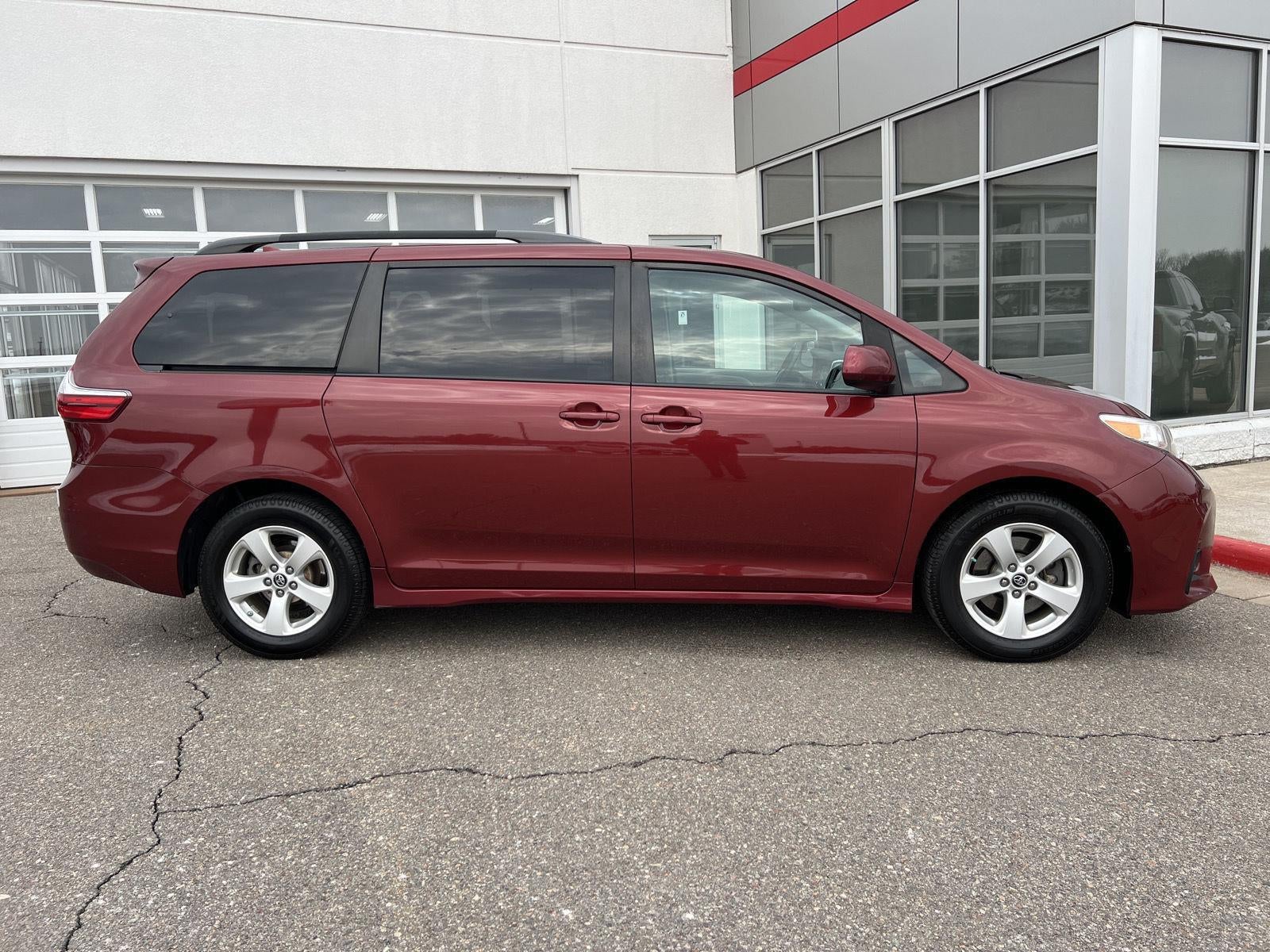 2019 Toyota SIENNA MINIVAN
