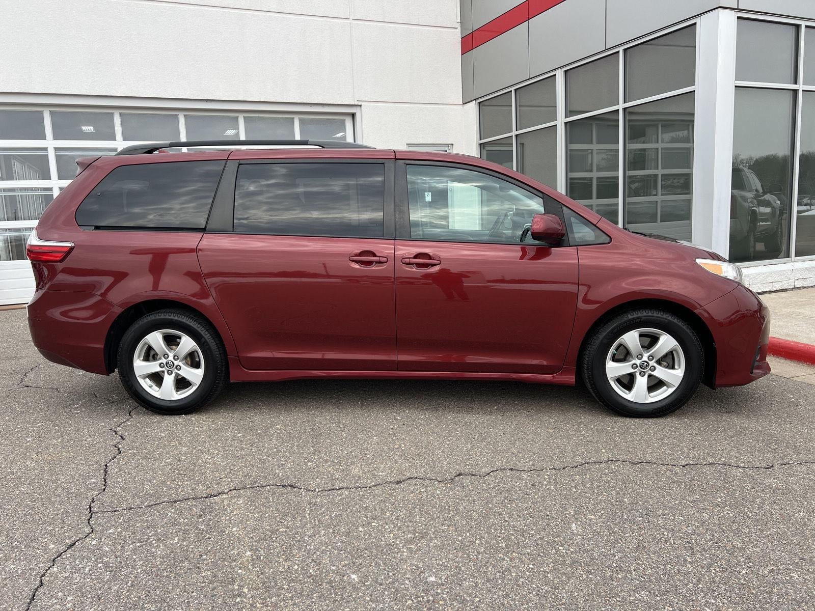 2019 Toyota SIENNA MINIVAN