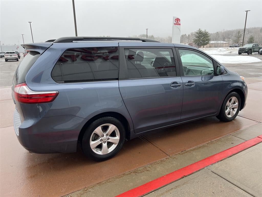 2017 Toyota SIENNA MINIVAN