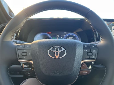 2025 Toyota Crown Signia Limited