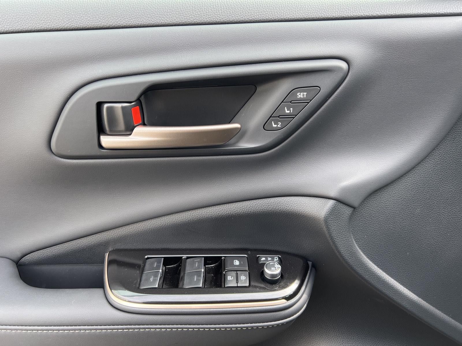 2025 Toyota Crown Platinum