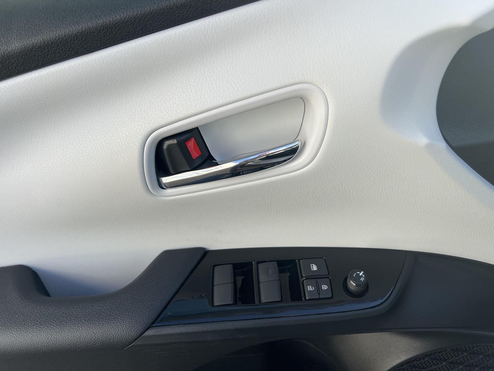 2022 Toyota Prius LE