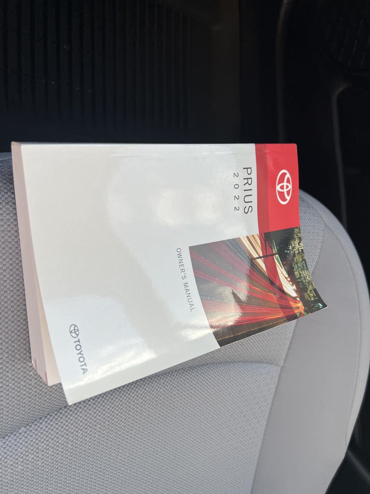 2022 Toyota Prius LE