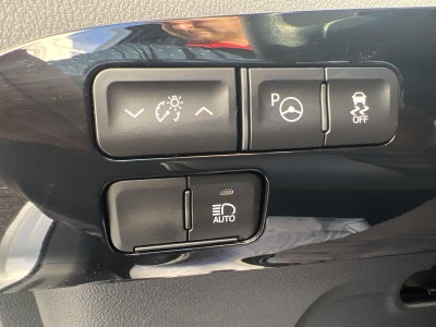 2022 Toyota Prius LE