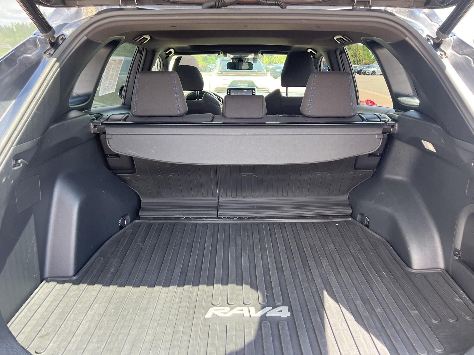 2022 Toyota RAV4 Hybrid SE