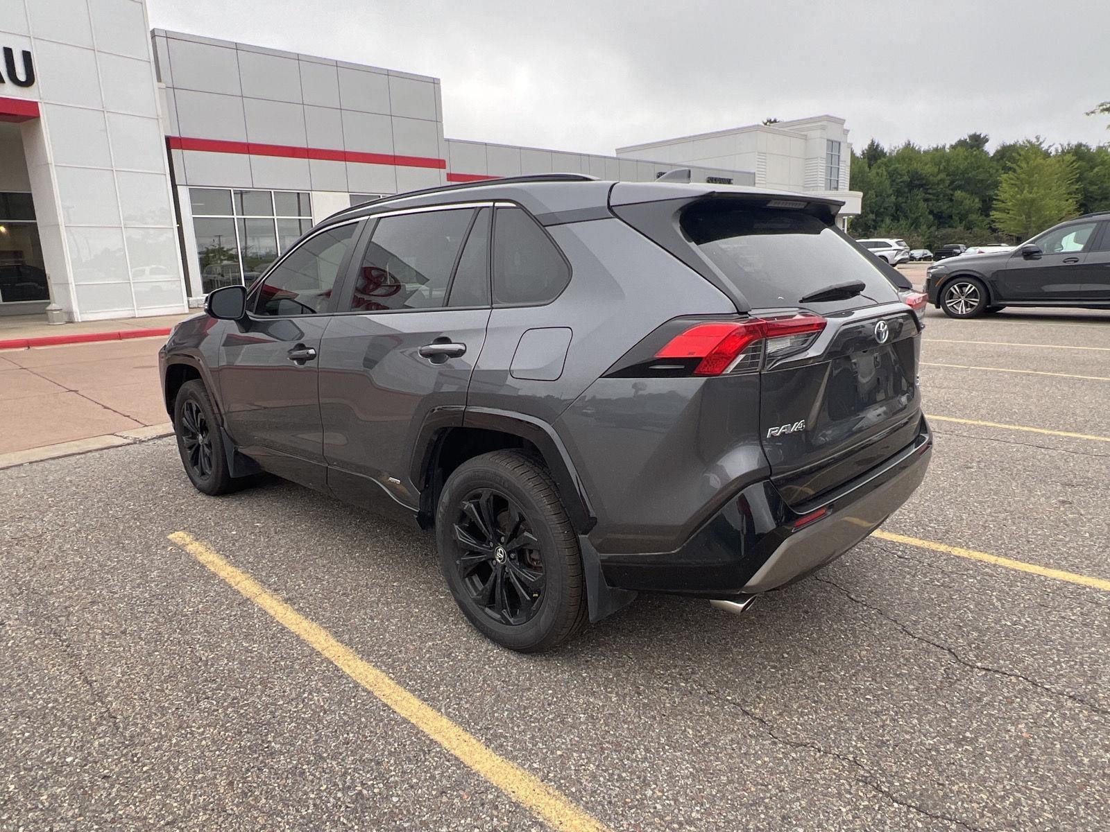 2022 Toyota RAV4 Hybrid SE