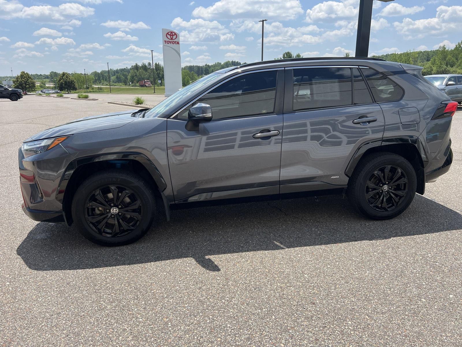 2022 Toyota RAV4 Hybrid SE