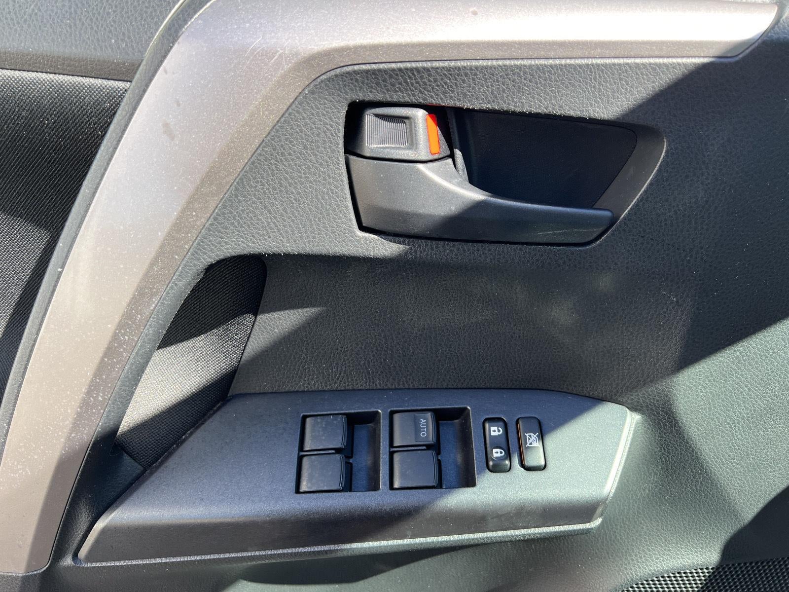 2016 Toyota RAV4 AWD 4DR LE