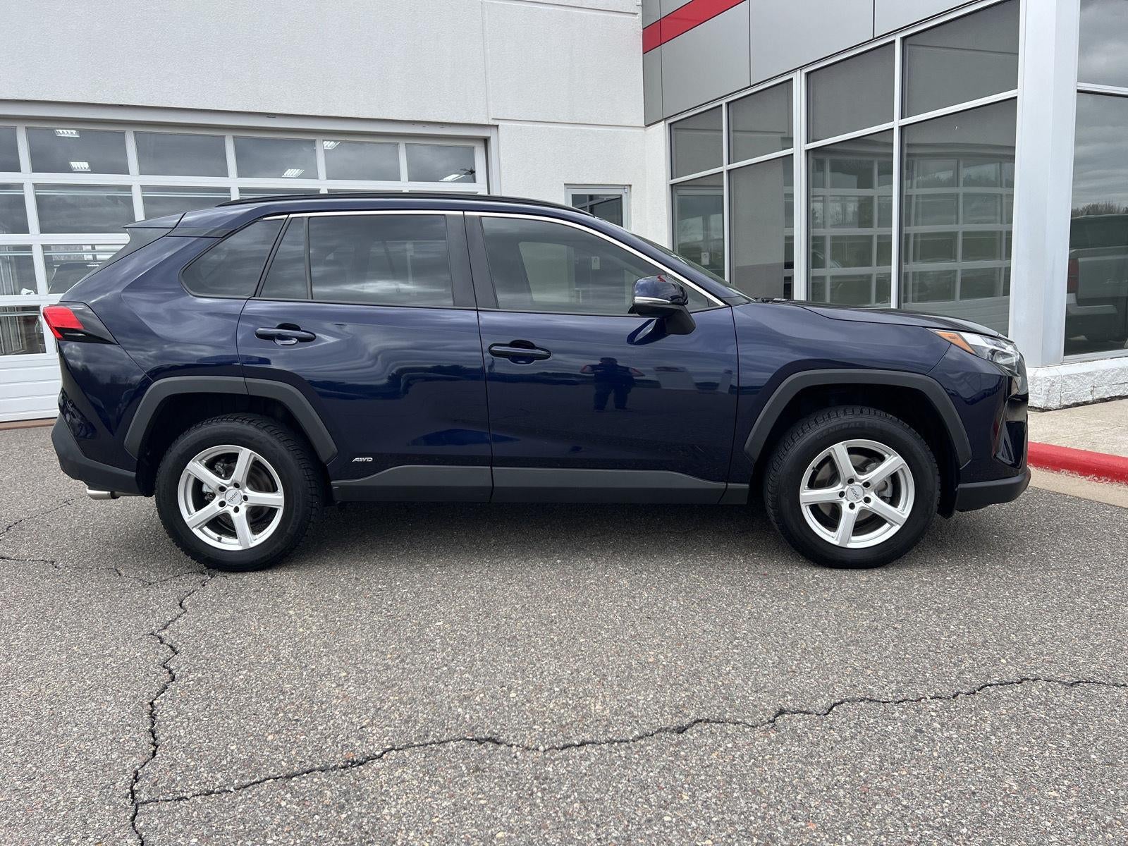 2023 Toyota RAV4 Hybrid XLE
